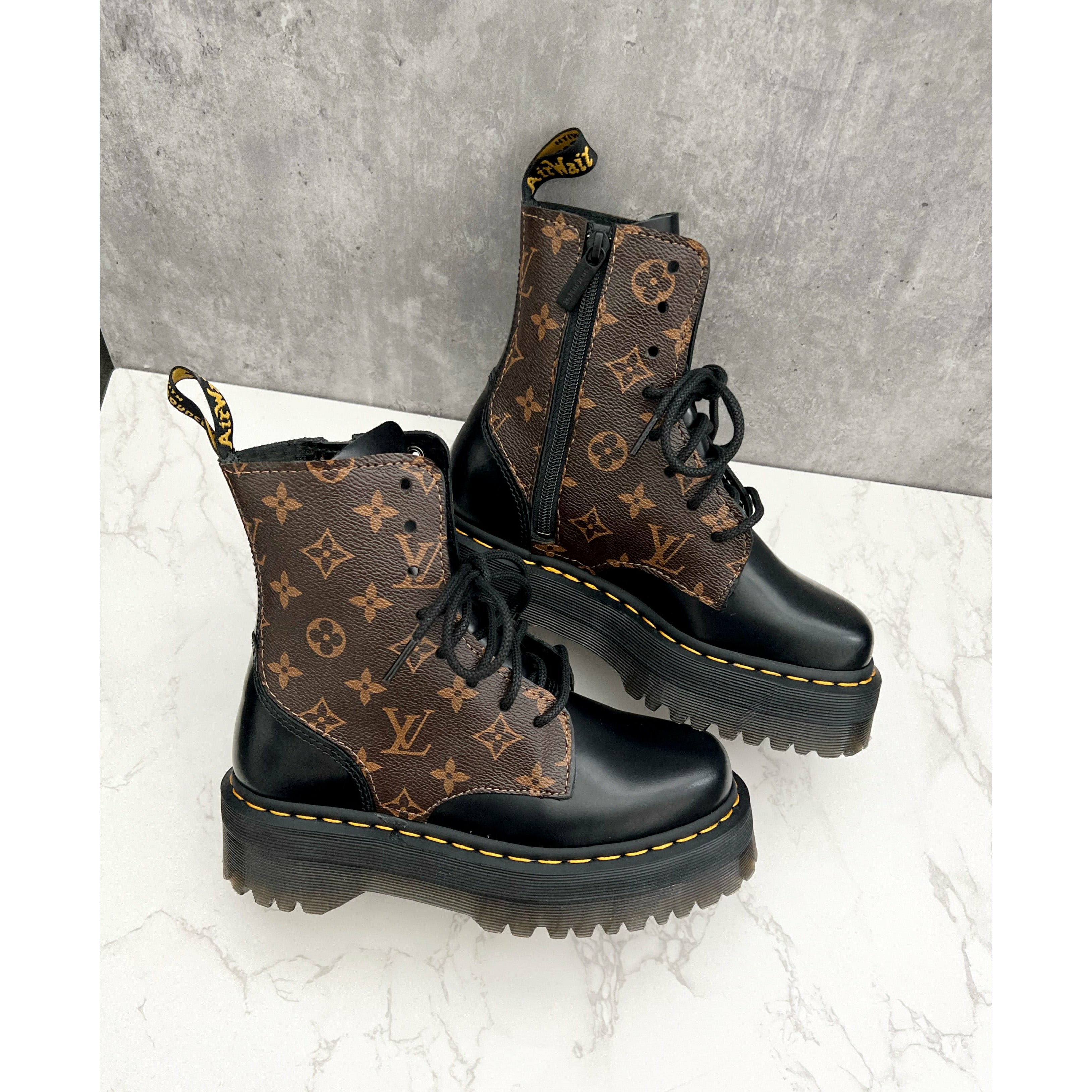 Luis Dr Martens – Wavy Creationz